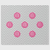 Grijze en roze Chevrons met aangepast monogram Cadeaupapier (Vlak)
