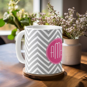 Grijze en roze Chevrons met aangepast monogram Koffiemok