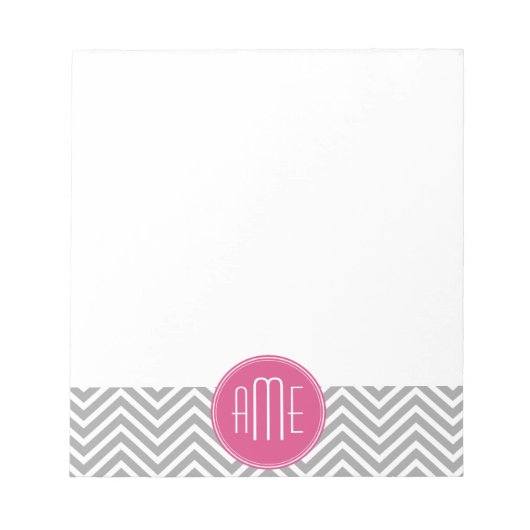 Grijze en roze Chevrons met aangepast monogram Notitieblok (Voorkant)