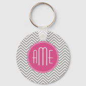 Grijze en roze Chevrons met aangepast monogram Sleutelhanger (Voorkant)