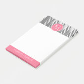 Grijze en roze Chevrons met één monogram Post-it® Notes (Schuin)
