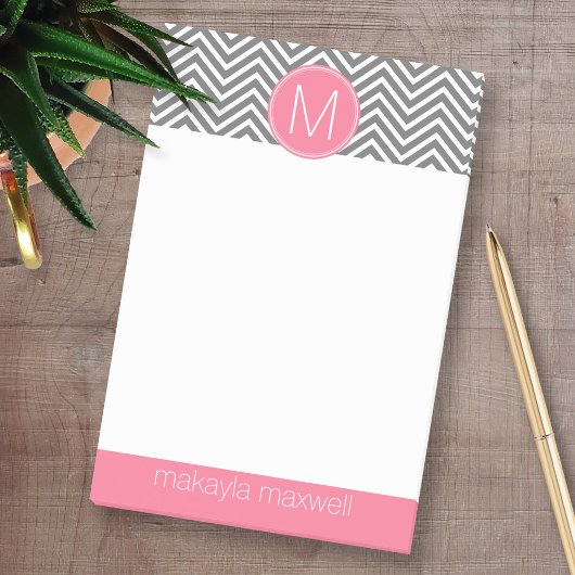 Grijze en roze Chevrons met één monogram Post-it® Notes