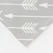 Grijze en Roze Monogrammed Pijlen Patroon Fleece Deken (Hoek)