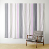 Grijze en roze verticale strepen. wandkleed (In Situ (horizontaal))