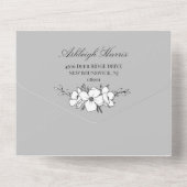 Grijze en witte bloemen bruiloft all in one uitnodiging (Achterkant)