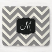 Grijze en witte Chevron Stripes met monogram Muismat (Voorkant)