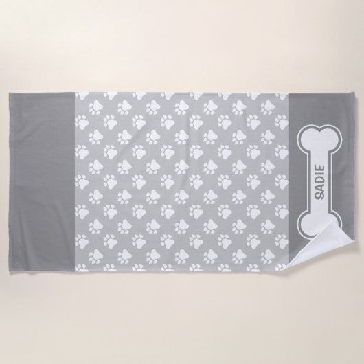 Grijze en witte honden en bonen met naam strandlaken (Voorkant)