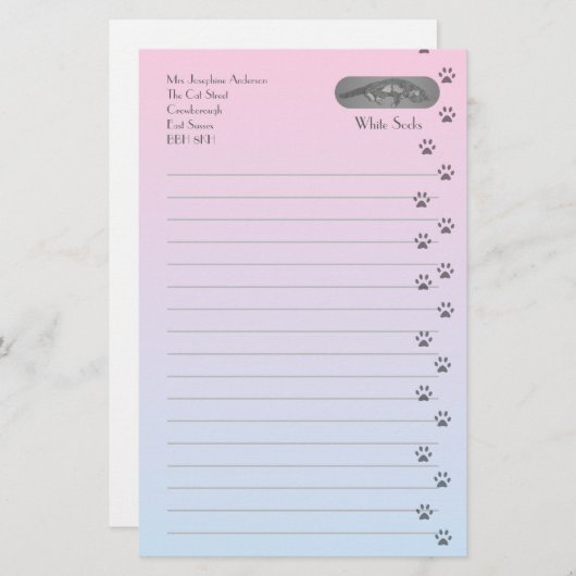 Grijze en witte kat met kattenvoetafdrukken briefpapier (Voorkant / Achterkant)