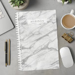Grijze en Witte Marmer Aangepaste naam Planner<br><div class="desc">Blijf georganiseerd met deze elegante grijze en witte marmeren gepersonaliseerde naam custom planner. Deze planner is ideaal voor vrouwen die houden van geavanceerde en moderne design en combineert tijdloze marmeren esthetiek met praktische functionaliteit. Het chique marmeren patroon en de gepersonaliseerde naam voegen een vleugje luxe toe aan uw dagelijkse planning....</div>