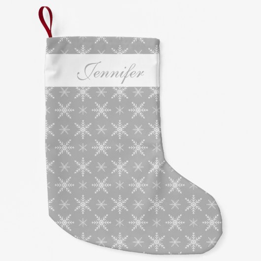 Grijze en witte sneeuwvlokken met aangepaste naam kleine kerstsok (Voorkant)