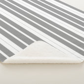 Grijze en witte strepen sherpa deken (3/4)