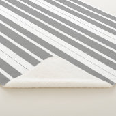 Grijze en witte strepen sherpa deken (3/4)