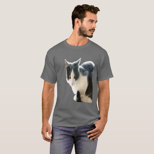 Grijze en witte Tuxedo Cat Vector Art T-shirt (Voorkant volledig)