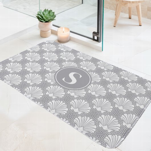 Grijze en witte zeeschelp kustmonogram badmat
