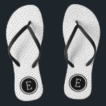 Grijze en zwarte Griekse sleutelmonogram Teenslippers<br><div class="desc">Aangepast gedrukte flip flop sandalen met een stijlvol,  modern Grieks sleutelpatroon en uw aangepast monogram of andere tekst in een cirkelvormige lijst. Klik aanpassen het om tekstdoopvonten en kleuren te veranderen of uw eigen afbeeldingen toe te voegen om unieke één van een soortontwerp te creëer!</div>