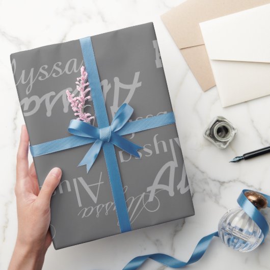 Grijze gepersonaliseerde naam cadeaupapier (Geschenken)