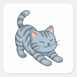Grijze gestreepte kat die zich uitrekt vierkante sticker