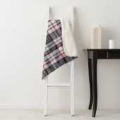 Grijze getextureerde tartan plaid sherpa deken (In situ)