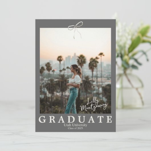 Grijze Gingham Coquette Afstudeeruitnodiging Kaart (Staand voorkant)