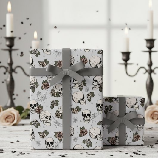Grijze gotische schedels en Rozen Bloemen Cadeaupapier