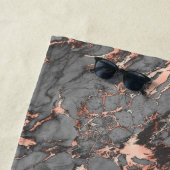 Grijze gouden roos, gemarmerd modern design strandlaken (In situ)