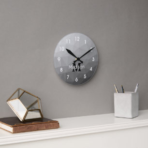 Grijze Gradiënt Geometrisch Gaas Patroon Monogram Ronde Klok