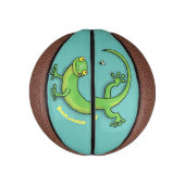 Grijze groene gekko-groeten met bug-cartoon basketbal (Verticaal)