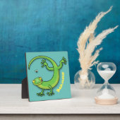 Grijze groene gekko-groeten met bug-cartoon fotoplaat (Insitu)