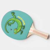 Grijze groene gekko-groeten met bug-cartoon tafeltennisbatje (Zijkant)
