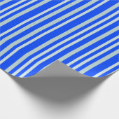 Grijze groene strepen op blauw cadeaupapier (Hoek)