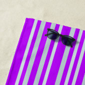 Grijze groene strepen op  Paars Strandlaken (In situ)