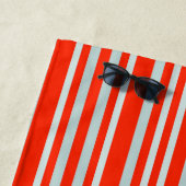 Grijze groene strepen op rood strandlaken (In situ)