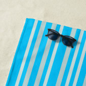 Grijze groene strepen op Sky Blue Strandlaken (In situ)