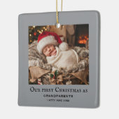 Grijze grootouders eerste kerst baby foto keramisch ornament (Links)
