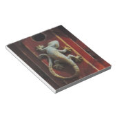 grijze hagedis op versleten hout notitieblok (Schuin)