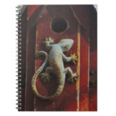 grijze hagedis op versleten hout notitieboek (Voorkant)