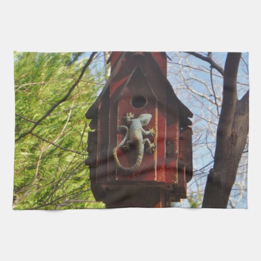 grijze hagedis op versleten hout theedoek (Horizontaal)