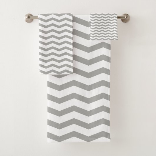 Grijze handdoekset met chevron stripe bad handdoek (Insitu)
