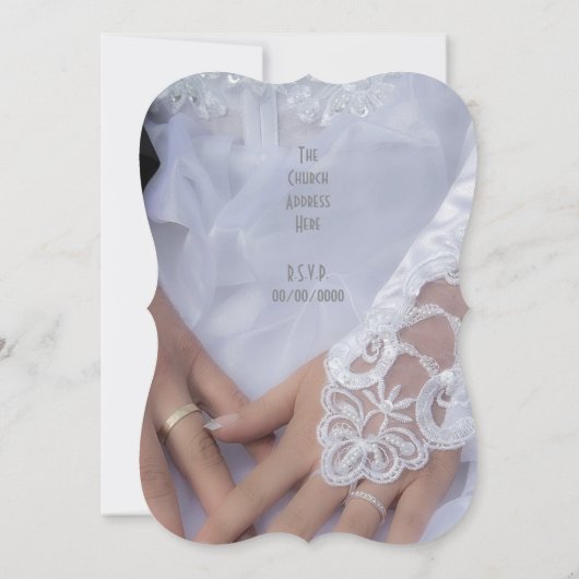 Grijze handen en ringende bruiloft kaart (Achterkant)