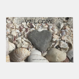 Grijze hartsteen op het strand deurmat