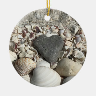 Grijze hartsteen op strandversiering gepersonalise keramisch ornament