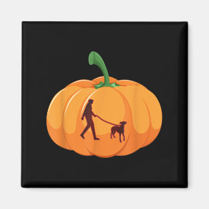 Grijze hond die wandelt op Halloween hondenpompoen Magneet