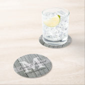 Grijze houten bruid en bruinbruinkoolmonogram ronde kartonnen onderzetter (Insitu)