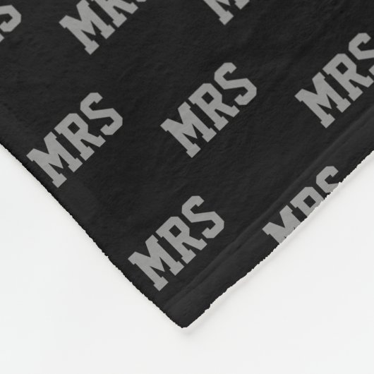 Grijze Initialen Herhaald op zwart Fleece Deken (Hoek)