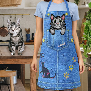 Grijze kat in Faux Denim Pocket met aangepaste naa Schort