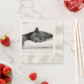 Grijze kat onder witte deken servetten (Insitu)