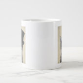 Grijze katje met bovenste hak grote koffiekop (Voorkant)