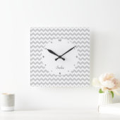 Grijze kazen op witte wandklok (Huis)