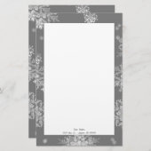 Grijze kerstsneeuwvlokken gepersonaliseerd briefpapier (Voorkant / Achterkant)