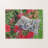 Grijze kitten in bloemen legpuzzel (Horizontaal)